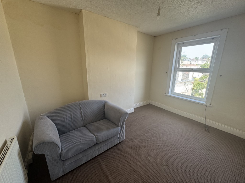 Lot: 129 - MID-TERRACE HOUSE FOR IMPROVEMENT IN POPULAR LOCATION - Bedroom two